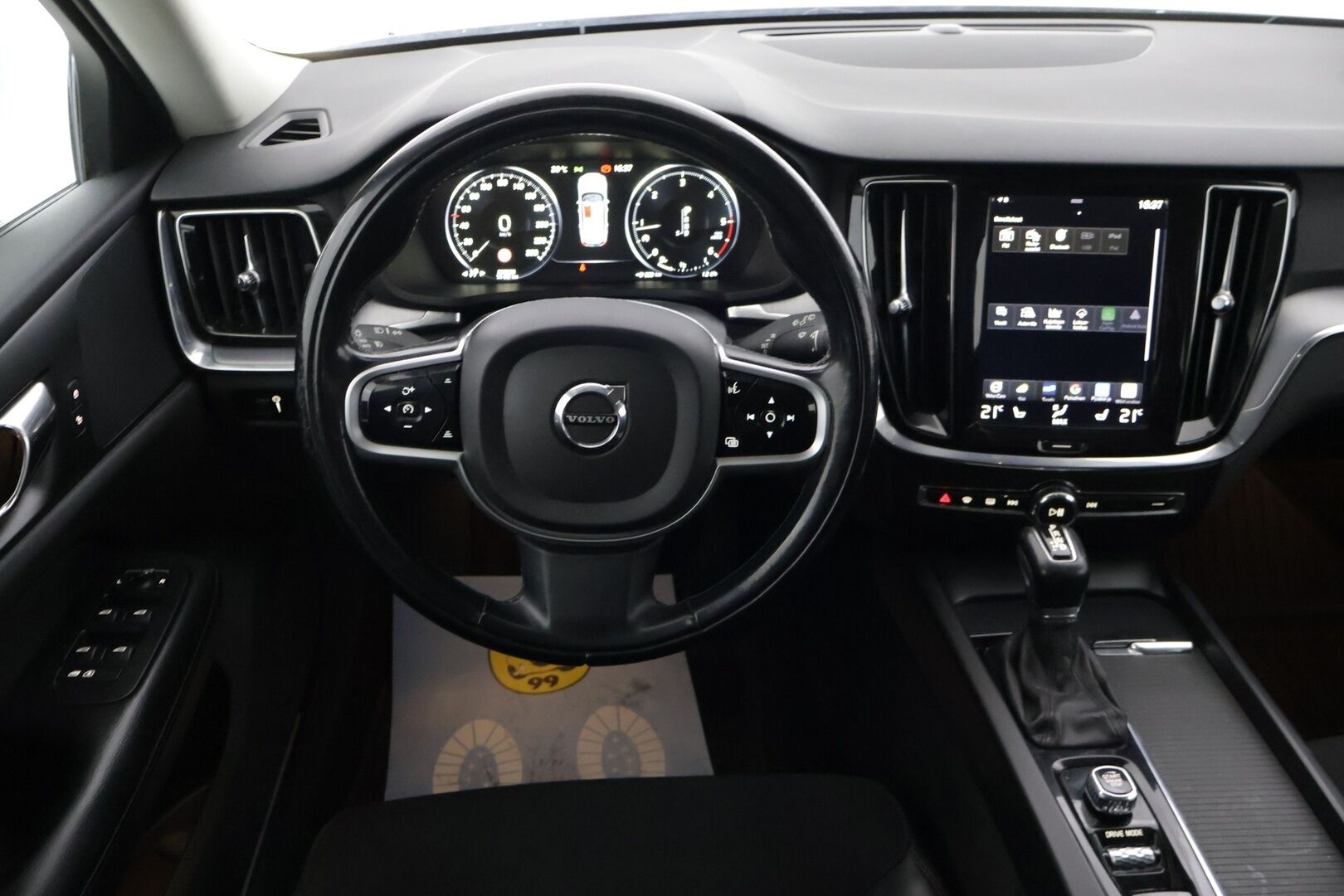 Volvo V60 2020 D4 AWD Momentum Advanced - | ACC | Webasto | Pilot Assist | Sähk. koukku | Ratinlämmitin | Puolinahat | Sähköinen takaluukku |