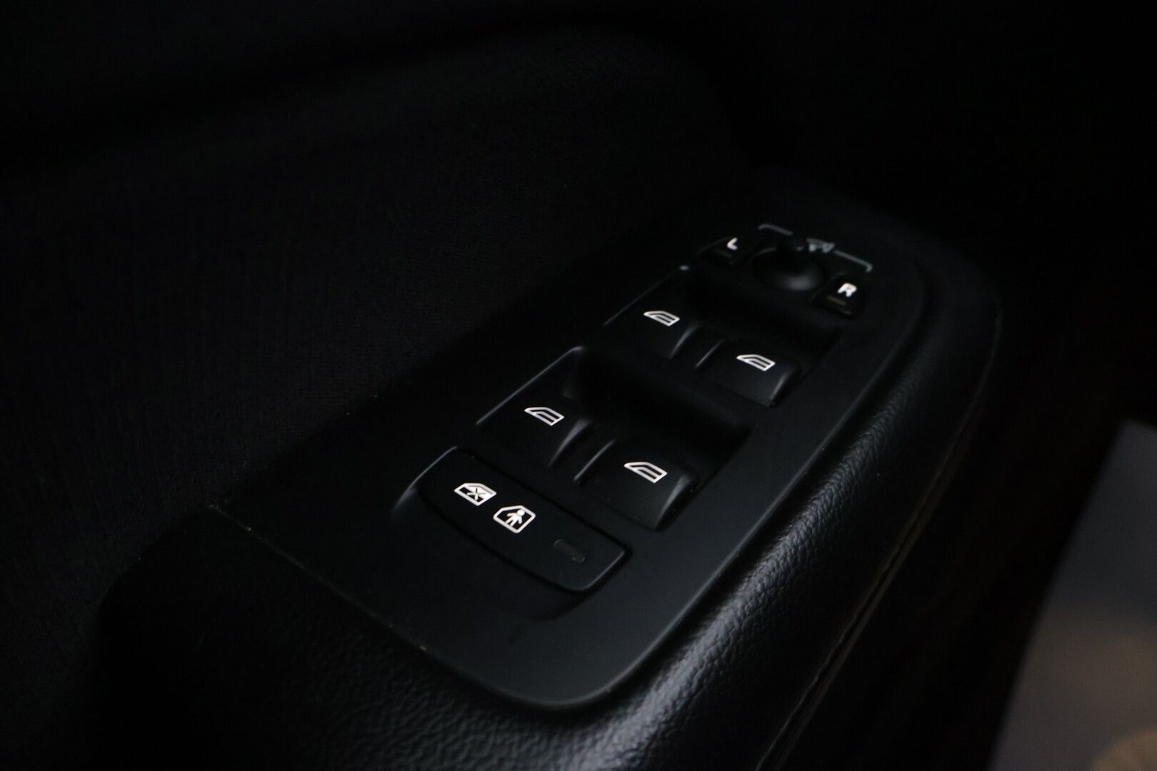 Volvo V60 2020 D4 AWD Momentum Advanced - | ACC | Webasto | Pilot Assist | Sähk. koukku | Ratinlämmitin | Puolinahat | Sähköinen takaluukku |
