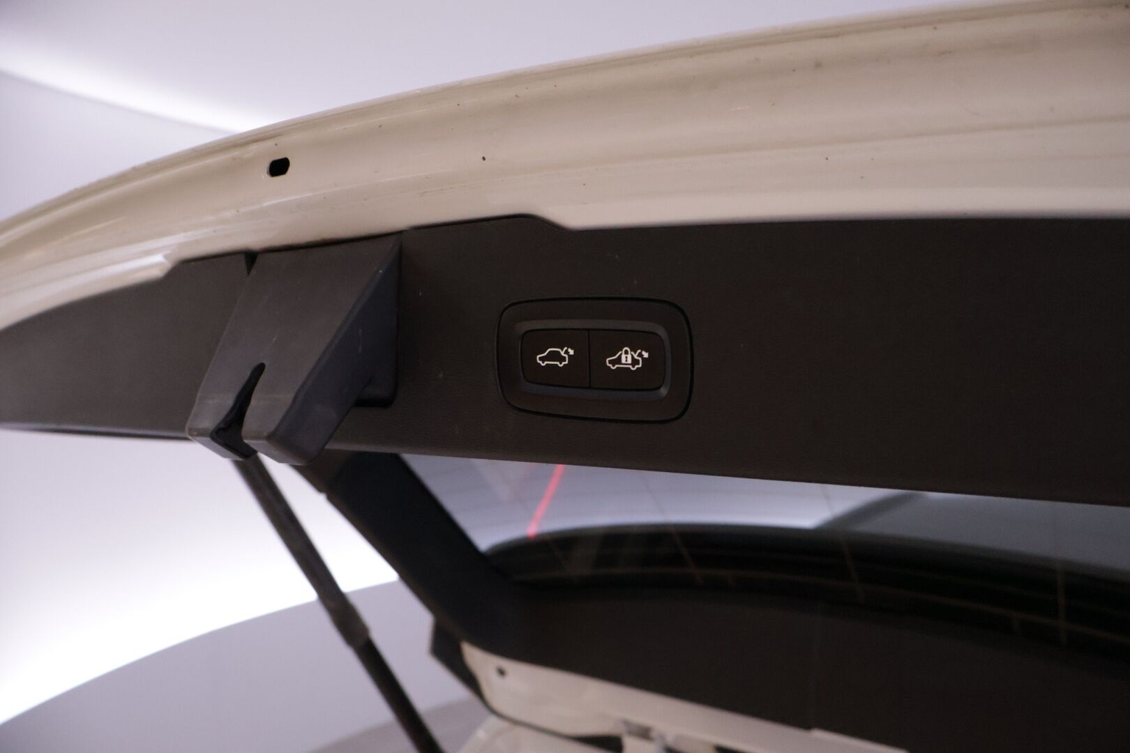 Volvo V60 2020 D4 AWD Momentum Advanced - | ACC | Webasto | Pilot Assist | Sähk. koukku | Ratinlämmitin | Puolinahat | Sähköinen takaluukku |