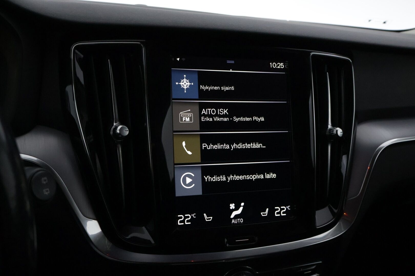 Volvo V60 2020 D4 AWD Momentum Advanced *ACC / Webasto / Pilot Assist / Sähk. koukku / Ratinlämmitin / Puolinahat* - Hyväkuntoiset kesä- ja talvirenkaat / Huippusiisti!