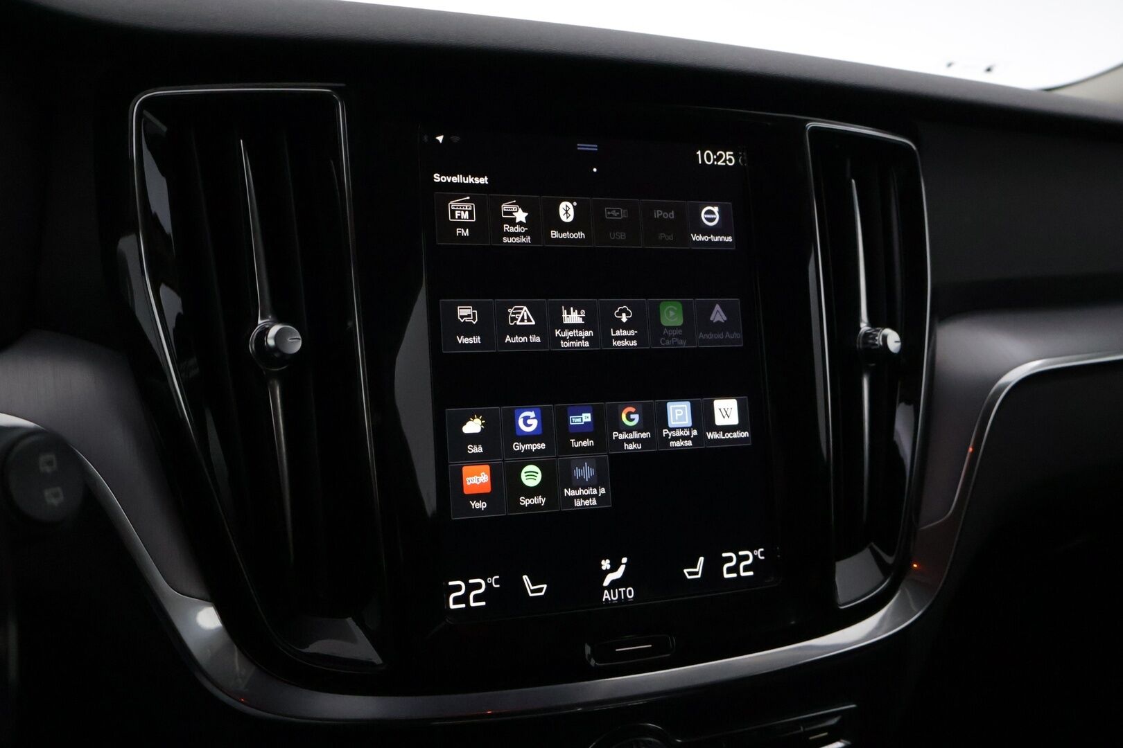 Volvo V60 2020 D4 AWD Momentum Advanced *ACC / Webasto / Pilot Assist / Sähk. koukku / Ratinlämmitin / Puolinahat* - 2x Renkaat ja vanteet / Hyvät nastarenkaat