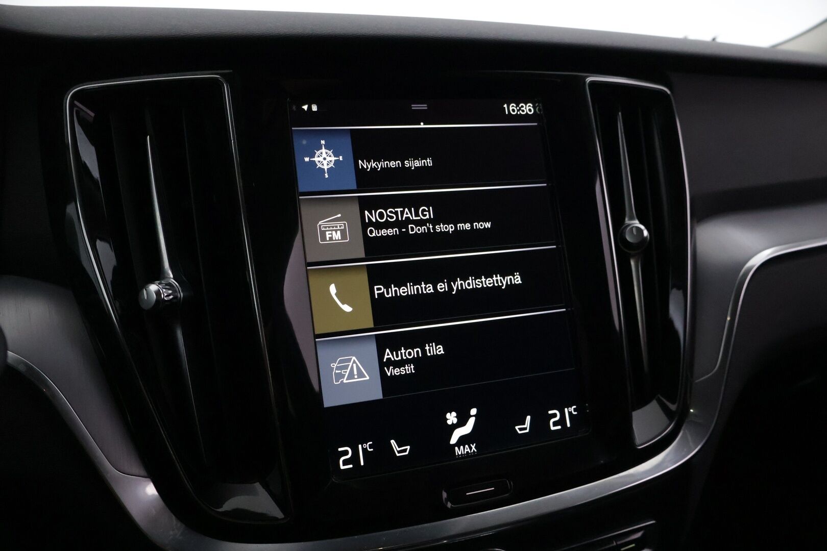 Volvo V60 2020 D4 AWD Momentum Advanced - | ACC | Webasto | Pilot Assist | Sähk. koukku | Ratinlämmitin | Puolinahat | Sähköinen takaluukku |