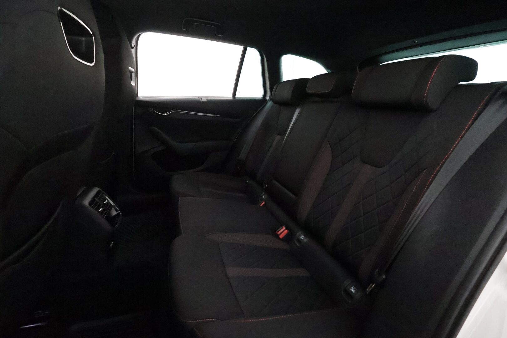 Skoda Octavia 2022 Combi 2.0 TDI 200 4x4 RS DSG **Webasto / Koukku / Adapt.Vakkari / Matrix-LED / P.kamera / Navi / Kaistavahti / Keyless** - 1-om Suomi-auto / Kahdet Renkaat