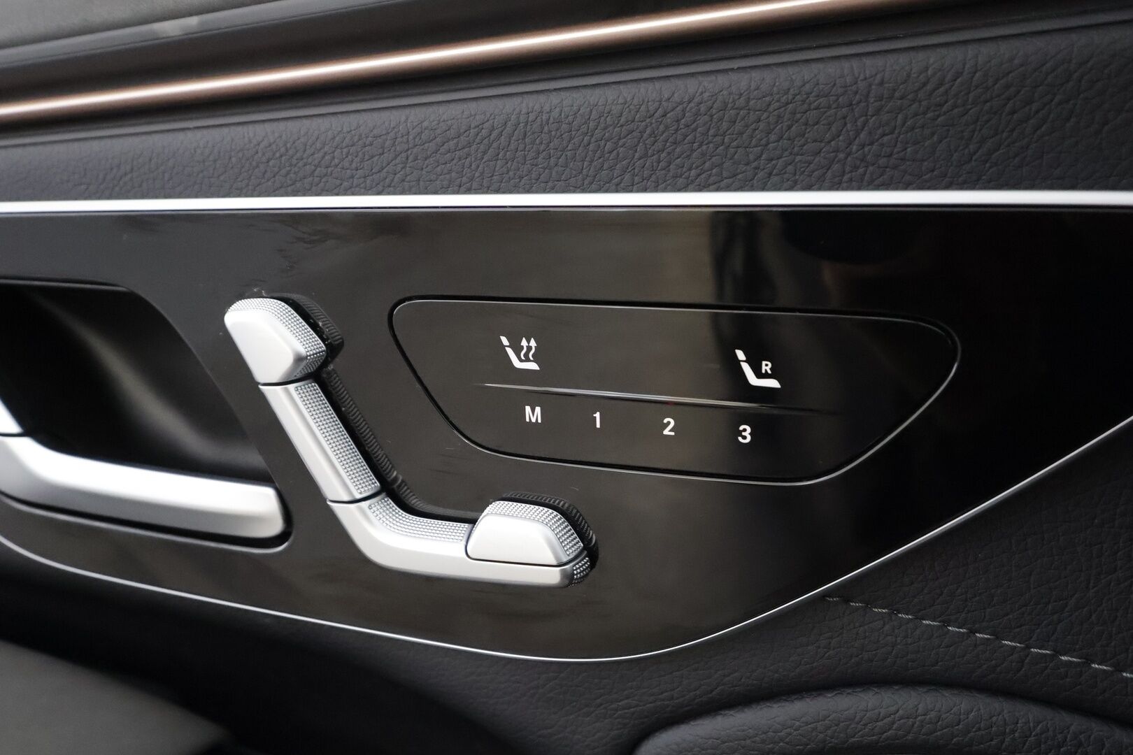 Mercedes-Benz EQS 2022 450+ * Distronic+ / 360° / Ilma-alusta / Digital Light / Panorama / Muistipenkit / Nelipyöräohjaus / Midline / Nahat / KeylessGo *