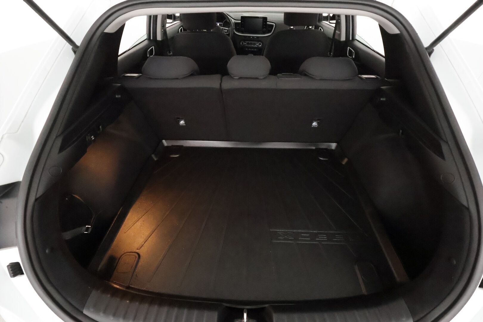Kia XCeed 2023 1,5 T-GDI 160hv Business Premium DCT **P.kamera / LED-valot / Sisätilanlämmitin / Apple&Android / Kaistavahti** - Suomi-auto / kahdet Renkaat