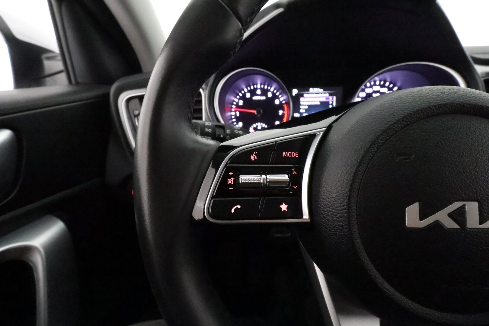 Kia XCeed 2023 1,5 T-GDI 160hv Business Premium DCT **P.kamera / LED-valot / Sisätilanlämmitin / Apple&Android / Kaistavahti** - Suomi-auto / kahdet Renkaat