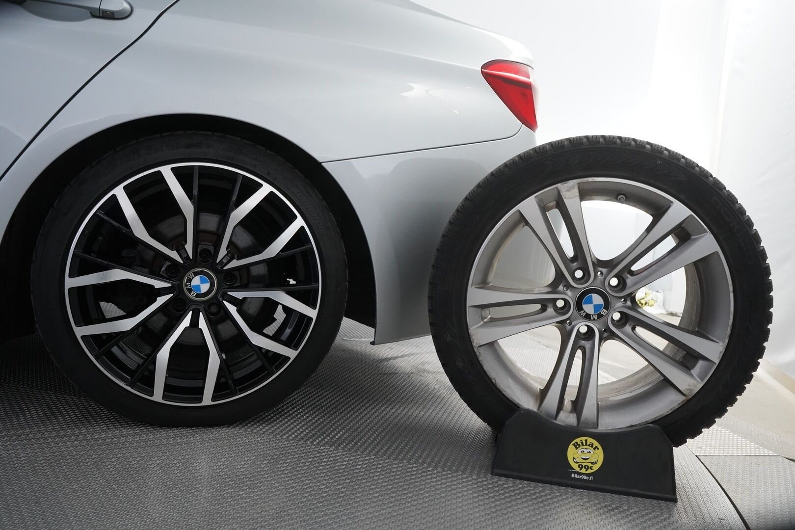 BMW 330 2017 F30 Sedan 330e A Business M Sport * Muistipenkki / Comfort Acces / Adaptive LED / Vakkari / Kamera - M sport / Dakota korall red nahkasisusta / Kahdet BMW vanteet
