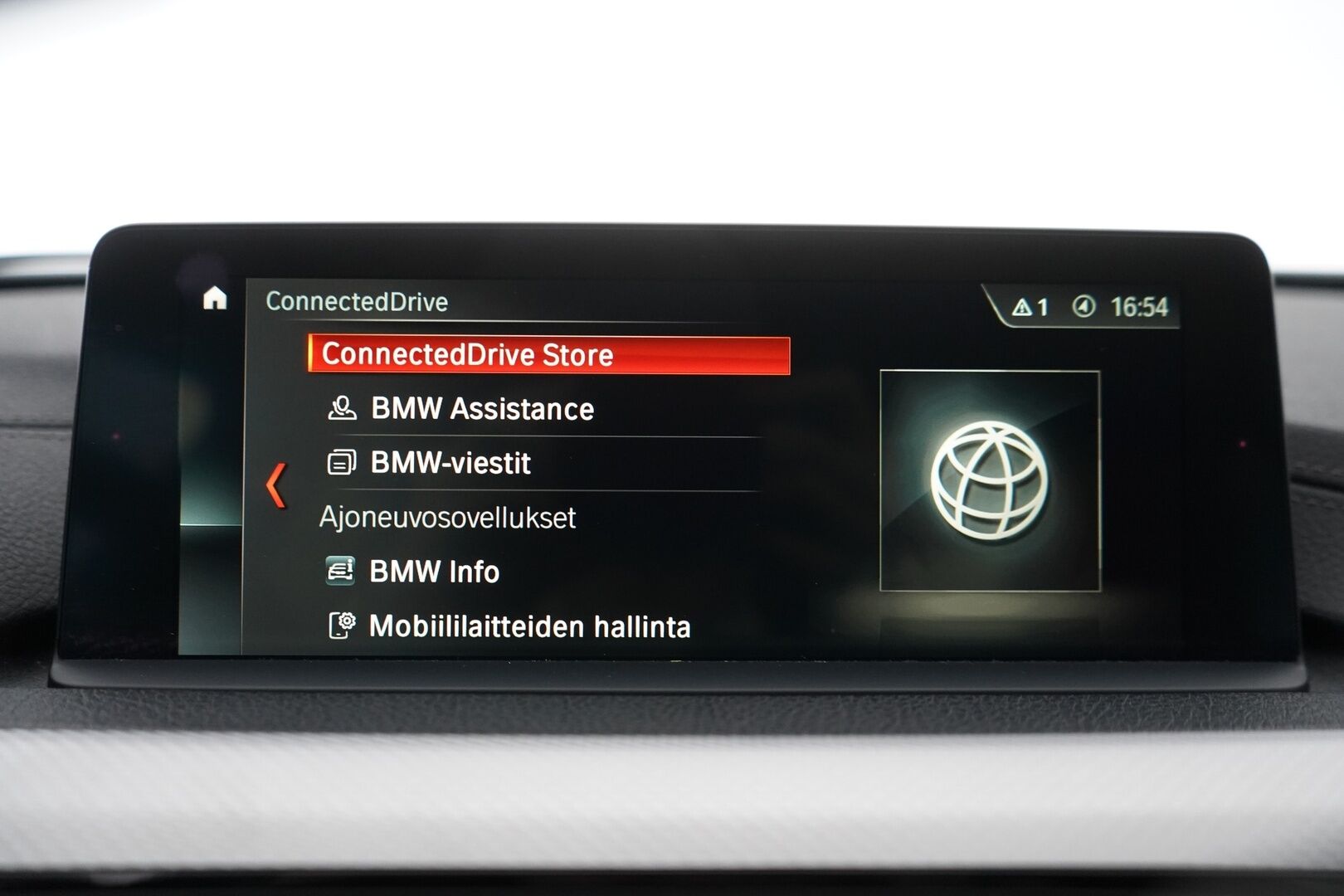 BMW 330 2017 F30 Sedan 330e A Business M Sport * Muistipenkki / Comfort Acces / Adaptive LED / Vakkari / Kamera - M sport / Dakota korall red nahkasisusta / Kahdet BMW vanteet