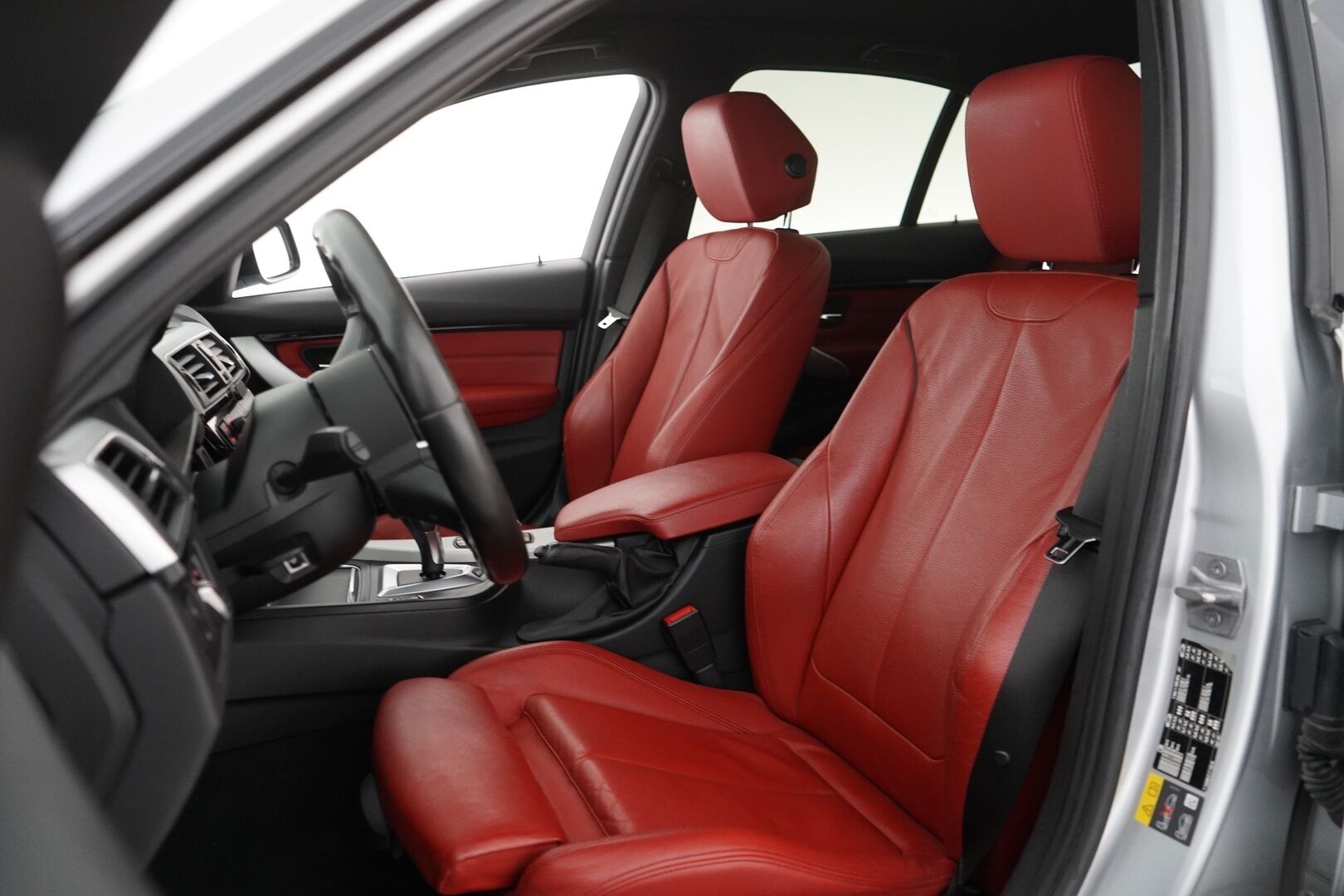 BMW 330 2017 F30 Sedan 330e A Business M Sport * Muistipenkki / Comfort Acces / Adaptive LED / Vakkari / Kamera - M sport / Dakota korall red nahkasisusta / Kahdet BMW vanteet