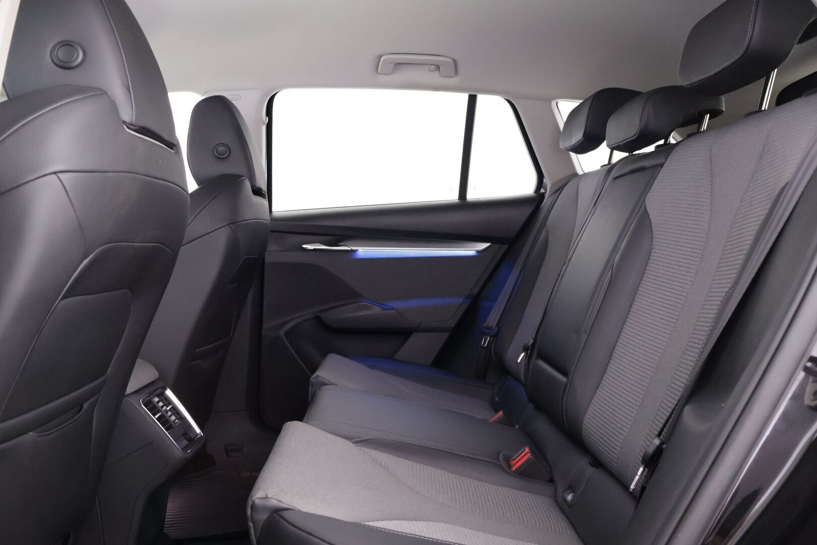 Skoda Enyaq 2022 80x 4x4 iV - | Suomi-Auto | LED | P.Kamera | ILP | Lämmitettävä ohjauspyörä | 2x Skoda Alumiinivanteet |