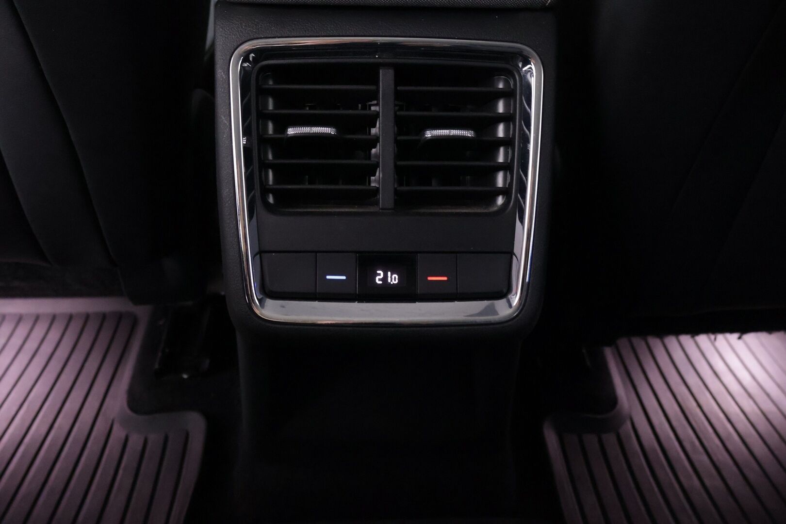 Skoda Enyaq 2022 80x 4x4 iV - | Suomi-Auto | LED | P.Kamera | ILP | Lämmitettävä ohjauspyörä | 2x Skoda Alumiinivanteet |