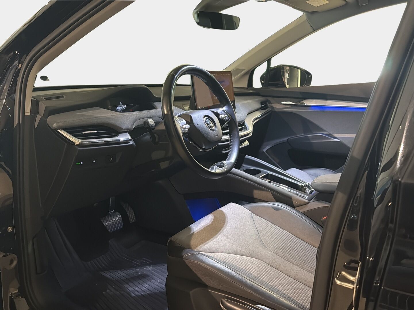 Skoda Enyaq 2022 80x 4x4 iV - | Suomi-Auto | LED | P.Kamera | ILP | Lämmitettävä ohjauspyörä | 2x Skoda Alumiinivanteet |