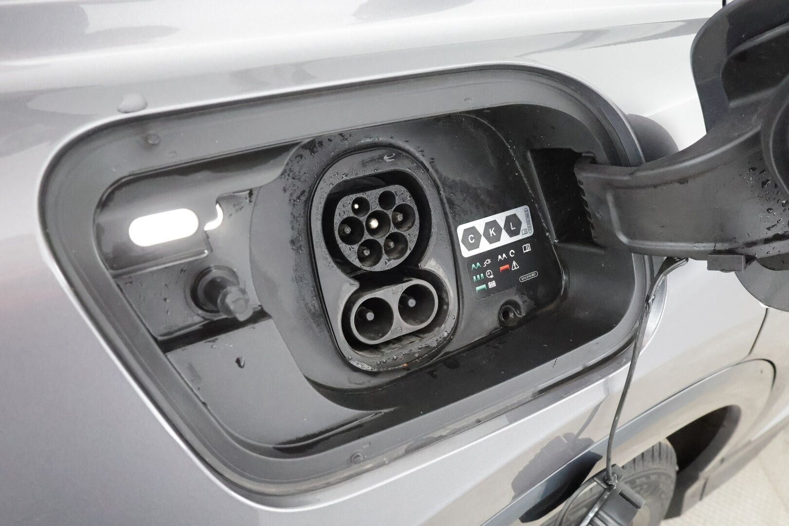 Audi Q4 e-tron 2022 S line 50 e-tron quattro * Sonos / ILP / ACC / Matrix-LED / P.Kamera / Sportpenkit / Navi / Kaistavahti * - 1-om Suomi-auto / Akku kuntotarkastettu /  2x Latauskaapelit / Kahdet renkaat aluvanteilla