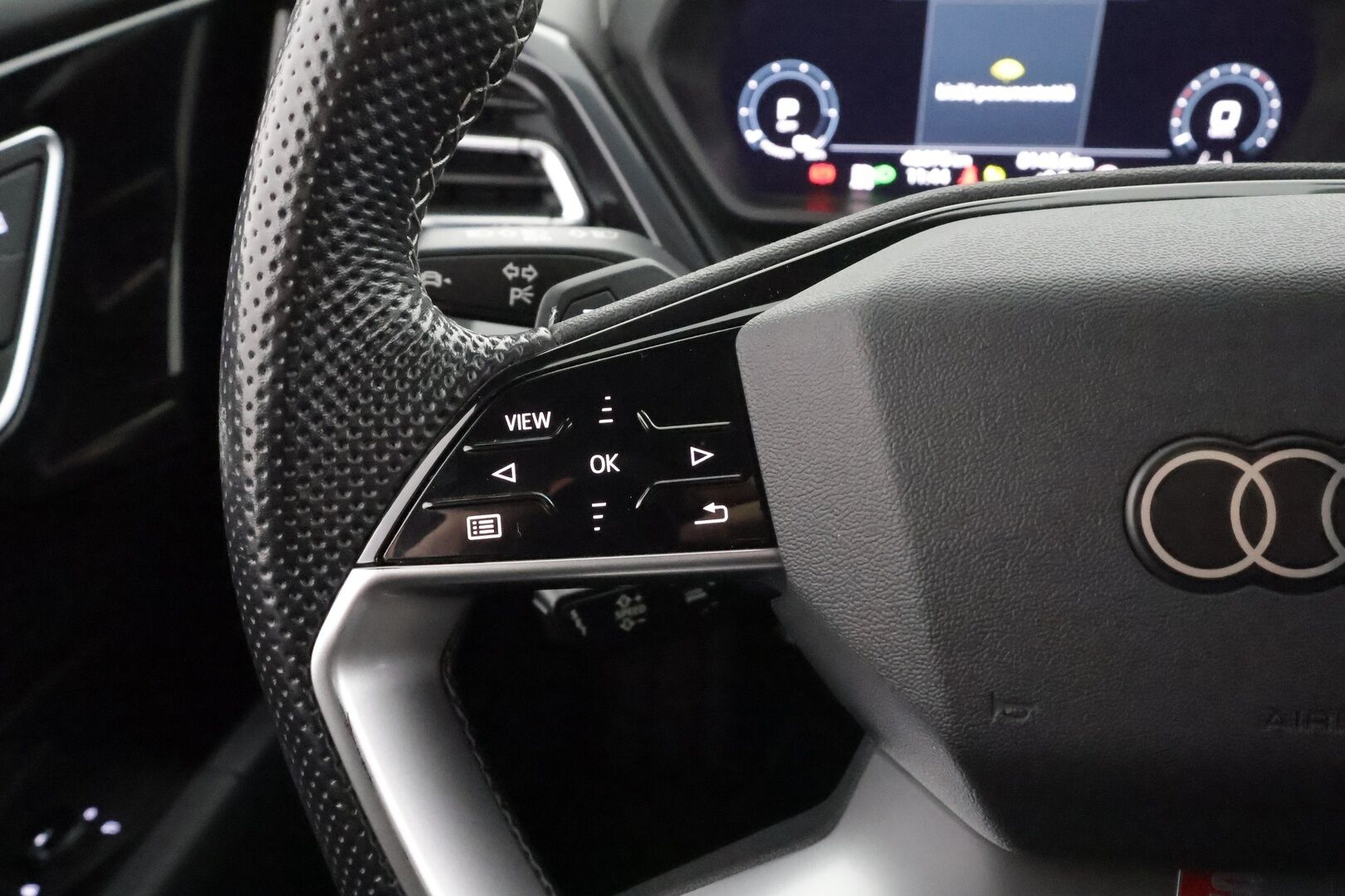 Audi Q4 e-tron 2022 S line 50 e-tron quattro * Sonos / ILP / ACC / Matrix-LED / P.Kamera / Sportpenkit / Navi / Kaistavahti * - 1-om Suomi-auto / Akku kuntotarkastettu /  2x Latauskaapelit / Kahdet renkaat aluvanteilla