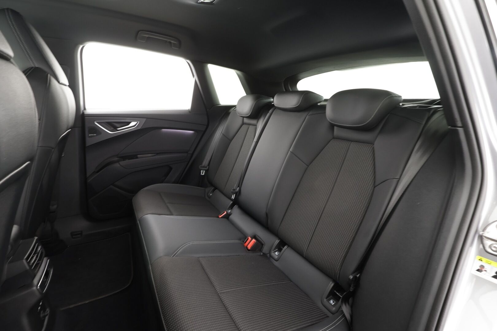 Audi Q4 e-tron 2022 S line 50 e-tron quattro * Sonos / ILP / ACC / Matrix-LED / P.Kamera / Sportpenkit / Navi / Kaistavahti * - 1-om Suomi-auto / Akku kuntotarkastettu /  2x Latauskaapelit / Kahdet renkaat aluvanteilla