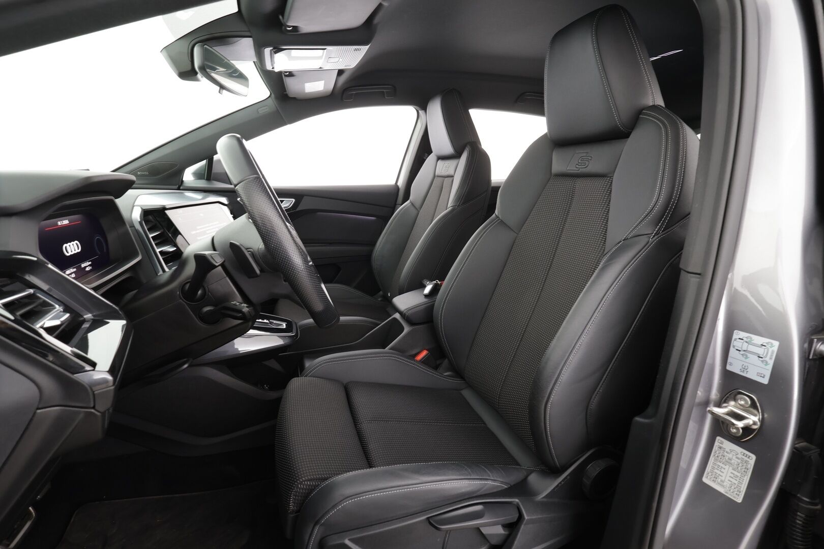 Audi Q4 e-tron 2022 S line 50 e-tron quattro * Sonos / ILP / ACC / Matrix-LED / P.Kamera / Sportpenkit / Navi / Kaistavahti * - 1-om Suomi-auto / Akku kuntotarkastettu /  2x Latauskaapelit / Kahdet renkaat aluvanteilla