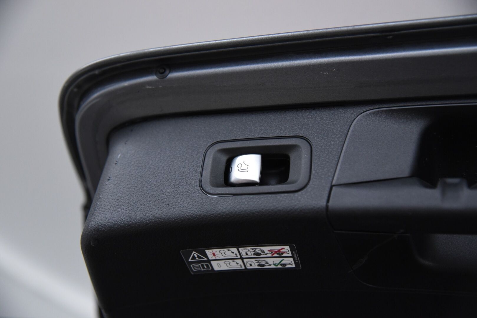 Mercedes-Benz C 2017 220 d T 4Matic A Business AMG * ILS+ / Webasto / Koukku / Panorama / 360° / Burmester / BLIS * - Nahkasisusta / Ambient Light - HULLUT AVAJAISHULINAT KORKOTARJOUS 3,29 %