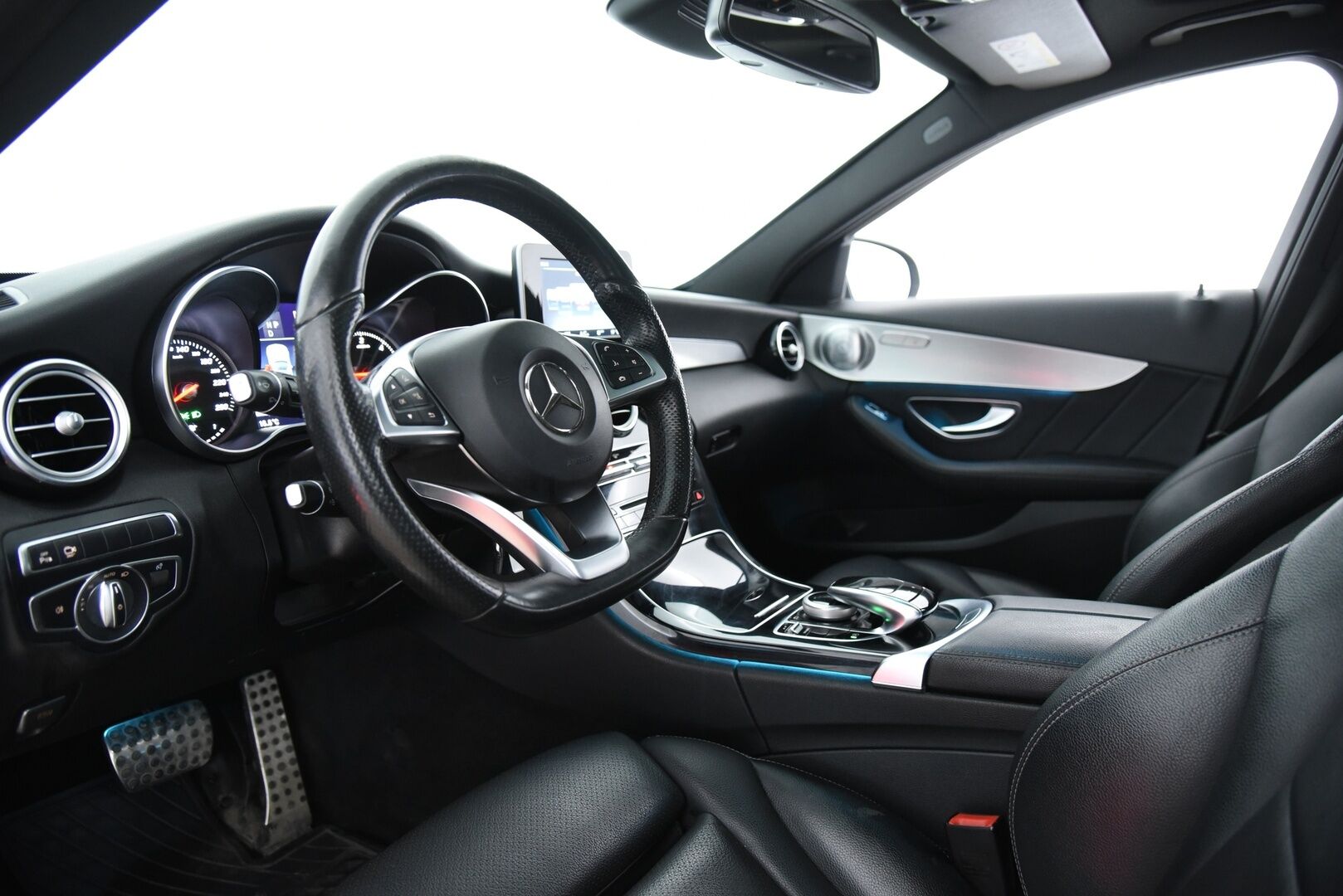 Mercedes-Benz C 2017 220 d T 4Matic A Business AMG * ILS+ / Webasto / Koukku / Panorama / 360° / Burmester / BLIS * - Nahkasisusta / Ambient Light - HULLUT AVAJAISHULINAT KORKOTARJOUS 3,29 %