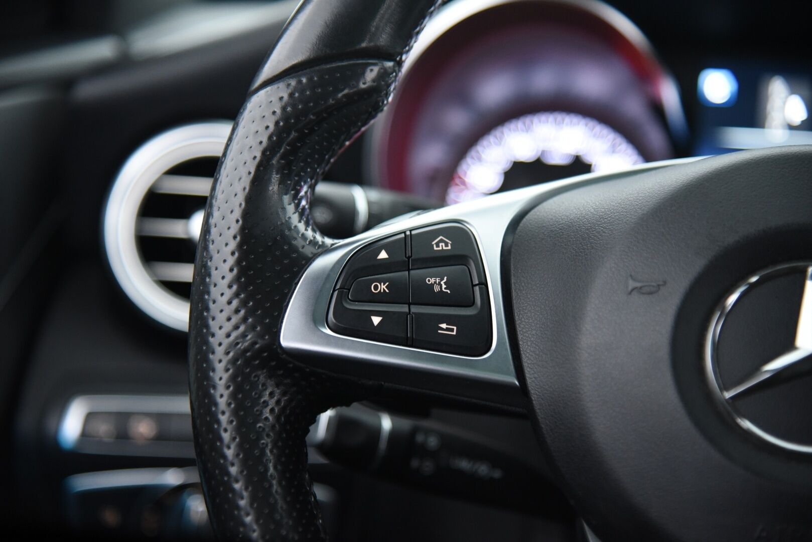 Mercedes-Benz C 2017 220 d T 4Matic A Business AMG * ILS+ / Webasto / Koukku / Panorama / 360° / Burmester / BLIS * - Nahkasisusta / Ambient Light - HULLUT AVAJAISHULINAT KORKOTARJOUS 3,29 %