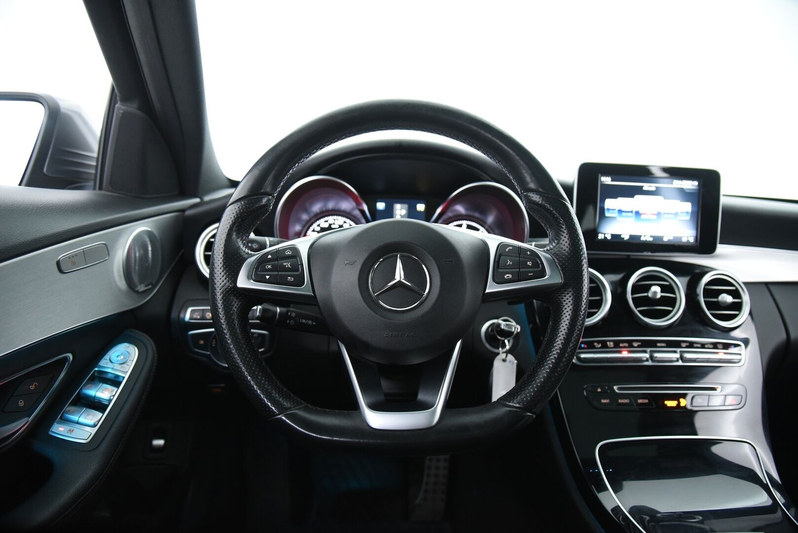 Mercedes-Benz C 2017 220 d T 4Matic A Business AMG * ILS+ / Webasto / Koukku / Panorama / 360° / Burmester / BLIS * - Nahkasisusta / Ambient Light - HULLUT AVAJAISHULINAT KORKOTARJOUS 3,29 %