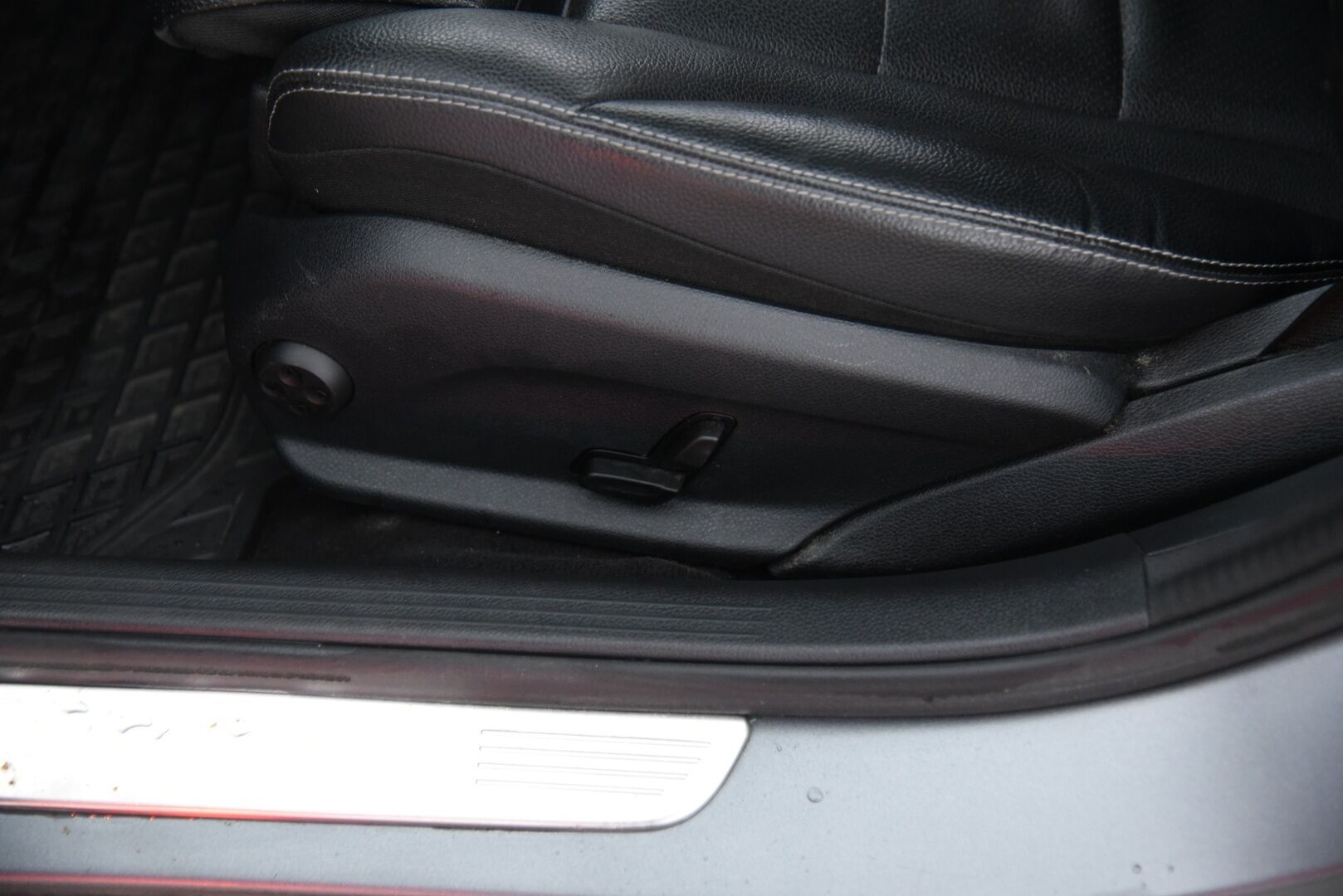 Mercedes-Benz C 2017 220 d T 4Matic A Business AMG * ILS+ / Webasto / Koukku / Panorama / 360° / Burmester / BLIS * - Nahkasisusta / Ambient Light - HULLUT AVAJAISHULINAT KORKOTARJOUS 3,29 %