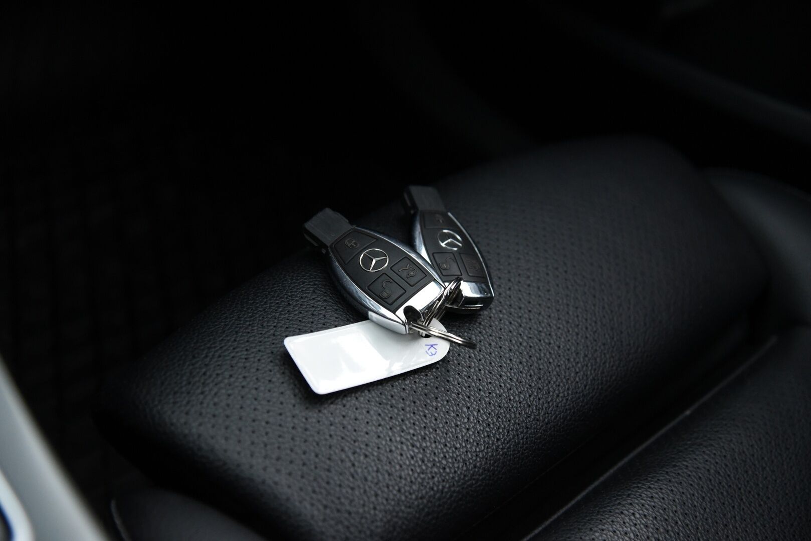 Mercedes-Benz C 2017 220 d T 4Matic A Business AMG * ILS+ / Webasto / Koukku / Panorama / 360° / Burmester / BLIS * - Nahkasisusta / Ambient Light - HULLUT AVAJAISHULINAT KORKOTARJOUS 3,29 %