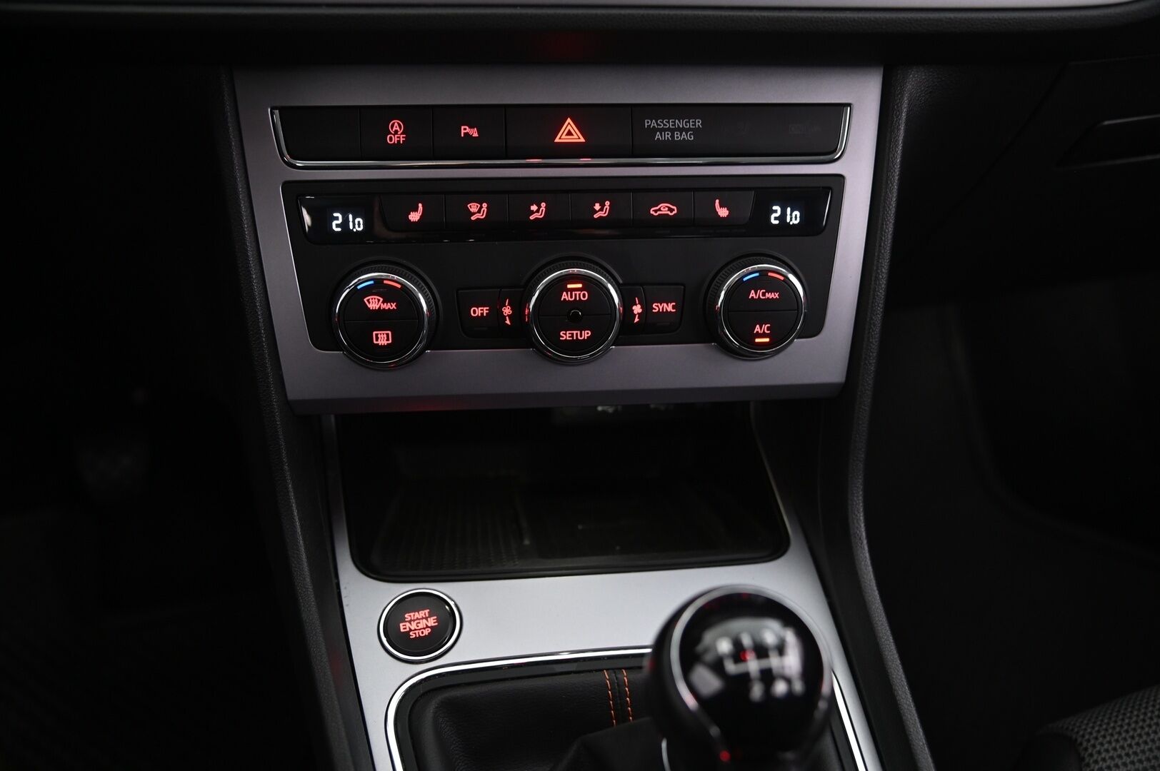 Seat Leon X-Perience 2017 LEON X-PERIENCE Farmari - ACC | P-kamera | Vetokoukku | Tutkat eteen ja taakse | Lohkolämmitin | Ambient valot - KORKO VAIN 3,99 %