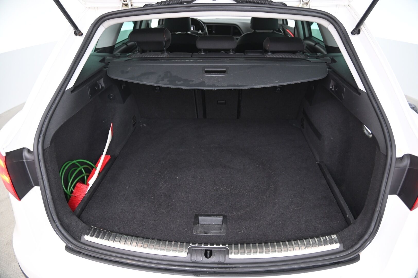 Seat Leon X-Perience 2017 LEON X-PERIENCE Farmari - ACC | P-kamera | Vetokoukku | Tutkat eteen ja taakse | Lohkolämmitin | Ambient valot - KORKO VAIN 3,99 %