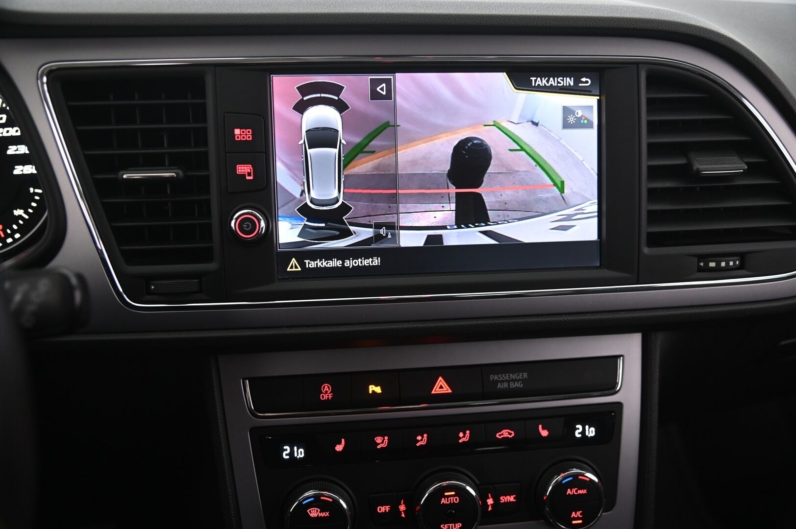 Seat Leon X-Perience 2017 LEON X-PERIENCE Farmari - ACC | P-kamera | Vetokoukku | Tutkat eteen ja taakse | Lohkolämmitin | Ambient valot - KORKO VAIN 3,99 %
