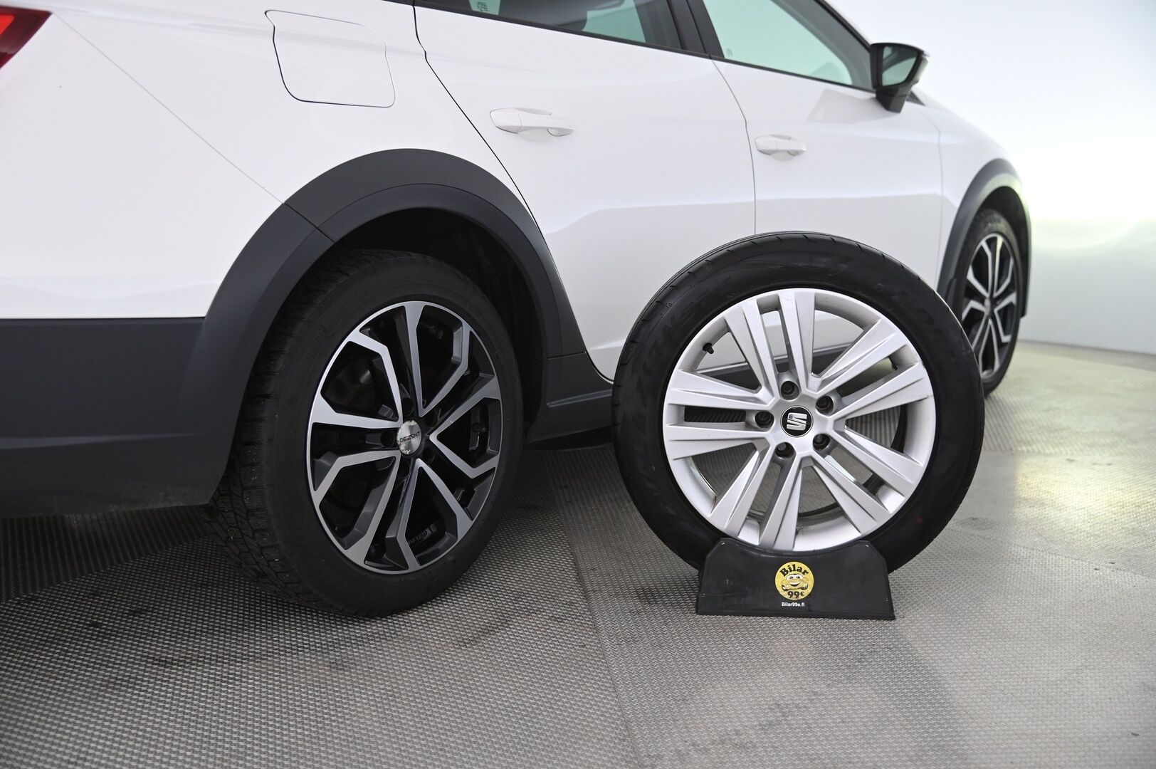 Seat Leon X-Perience 2017 LEON X-PERIENCE Farmari - ACC | P-kamera | Vetokoukku | Tutkat eteen ja taakse | Lohkolämmitin | Ambient valot - KORKO VAIN 3,99 %