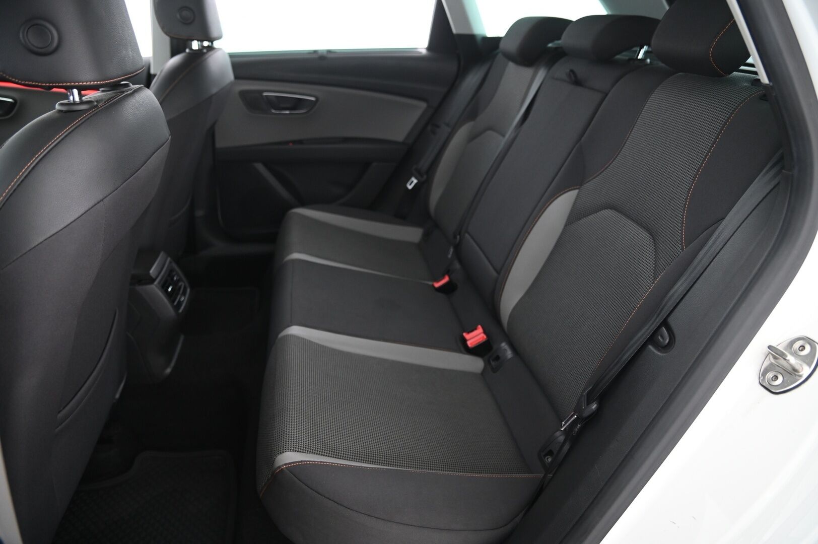 Seat Leon X-Perience 2017 LEON X-PERIENCE Farmari - ACC | P-kamera | Vetokoukku | Tutkat eteen ja taakse | Lohkolämmitin | Ambient valot - KORKO VAIN 3,99 %