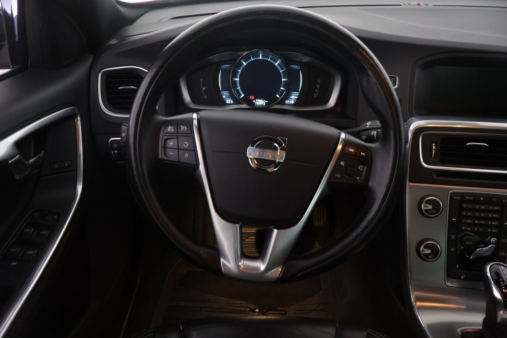 Volvo S60 2014 D5 AWD Edition Summum aut - l Webasto | KeyLessGo | Muistipenkki | Sporttinahat l Koukku | Xenon l Vakkari l