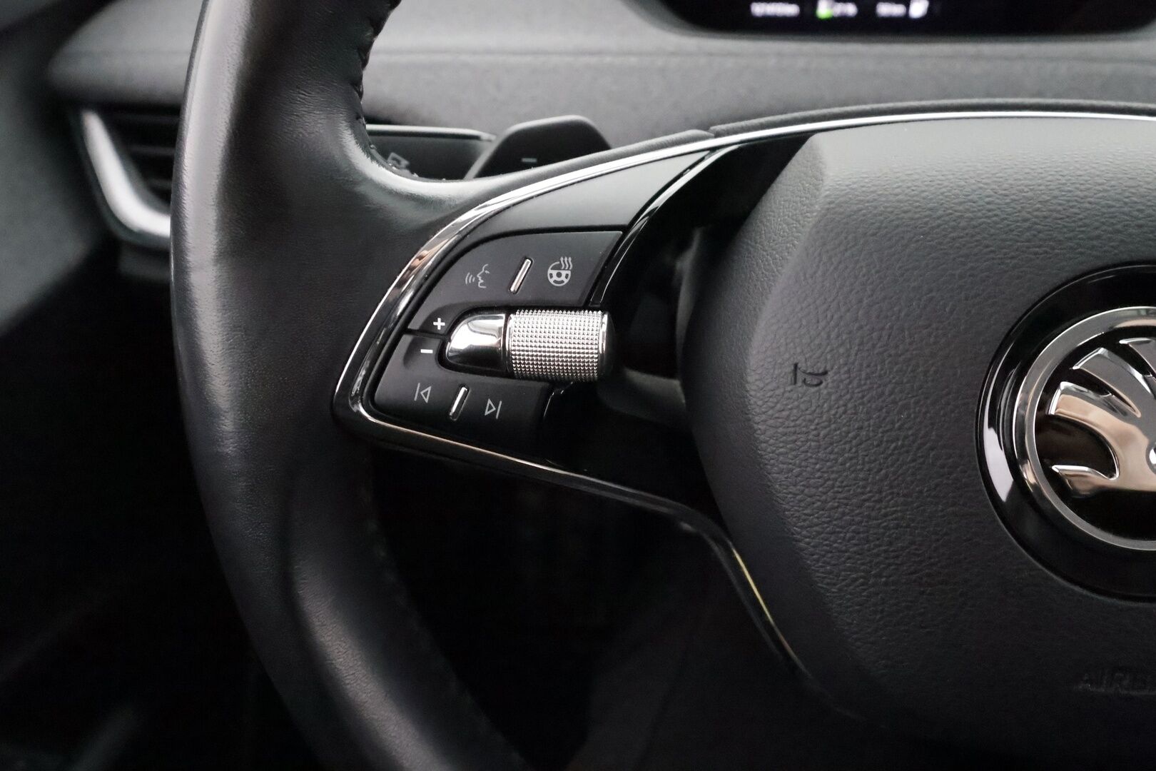 Skoda Enyaq 2022 80x 4x4 iV - | ACC | Koukku | ILP | LED | P.Kamera | Puolinahat | Ratinlämmitys | Keyless | Apple&Android | 1.Om Suomi-auto | Merkkihuollettu | Kahdet Renkaat |