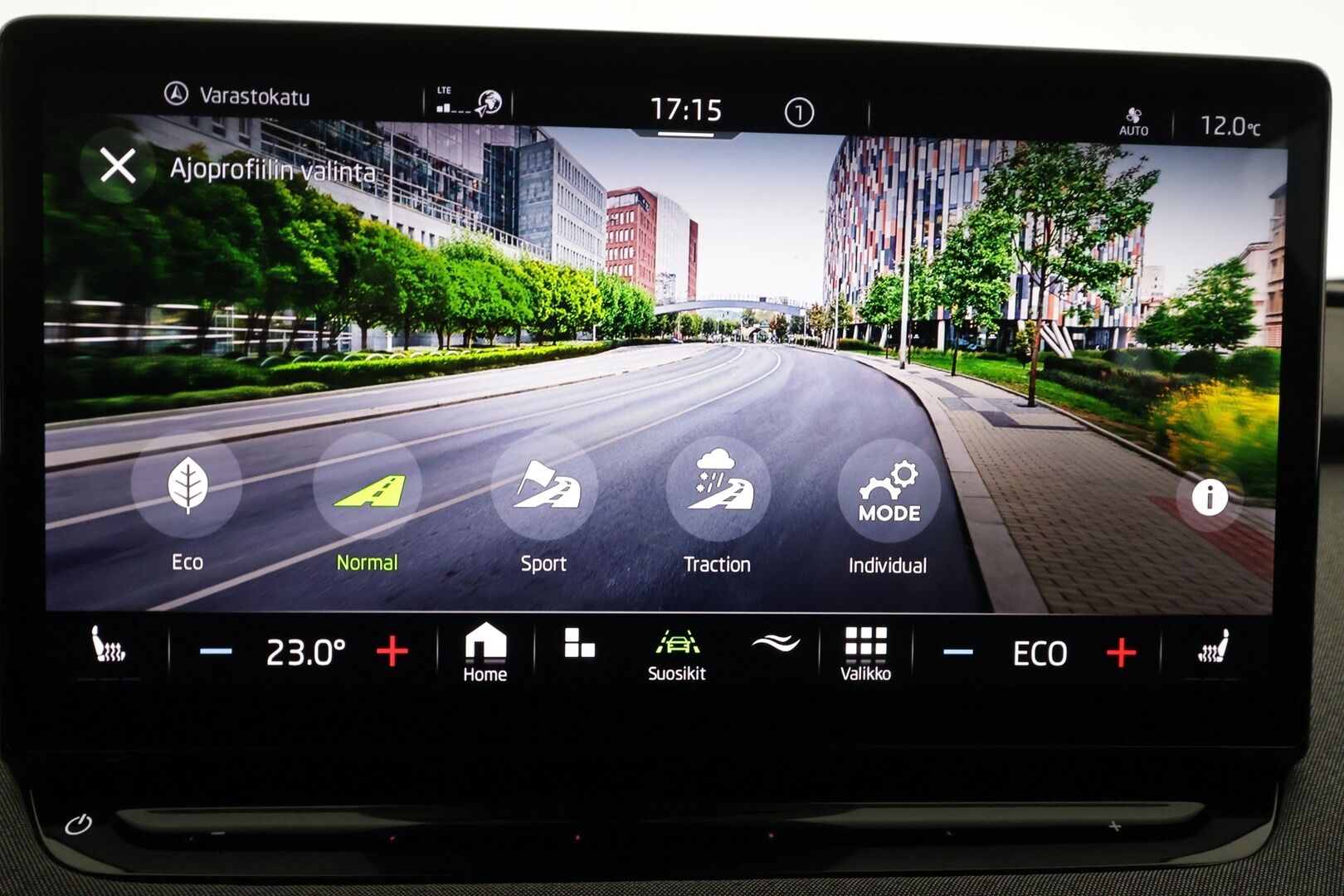 Skoda Enyaq 2022 80x 4x4 iV - | ACC | Koukku | ILP | LED | P.Kamera | Puolinahat | Ratinlämmitys | Keyless | Apple&Android | 1.Om Suomi-auto | Merkkihuollettu | Kahdet Renkaat |