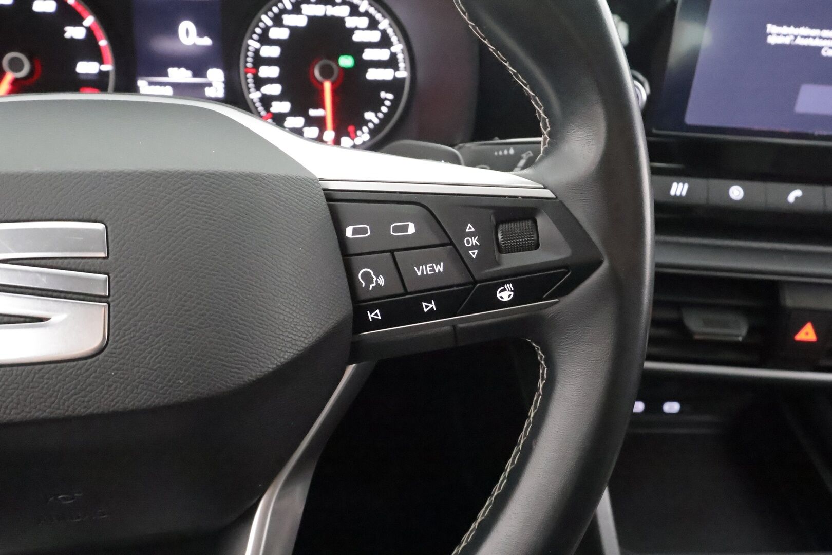 Seat LEON SPORTSTOURER 2023 1,0 eTSI 110 Hybrid Style DSG * Webasto / Koukku / LED / P.Tutkat / Kaistavahti * - 1-om Suomi-auto / Kahdet renkaat aluvanteilla / Merkkihuollot