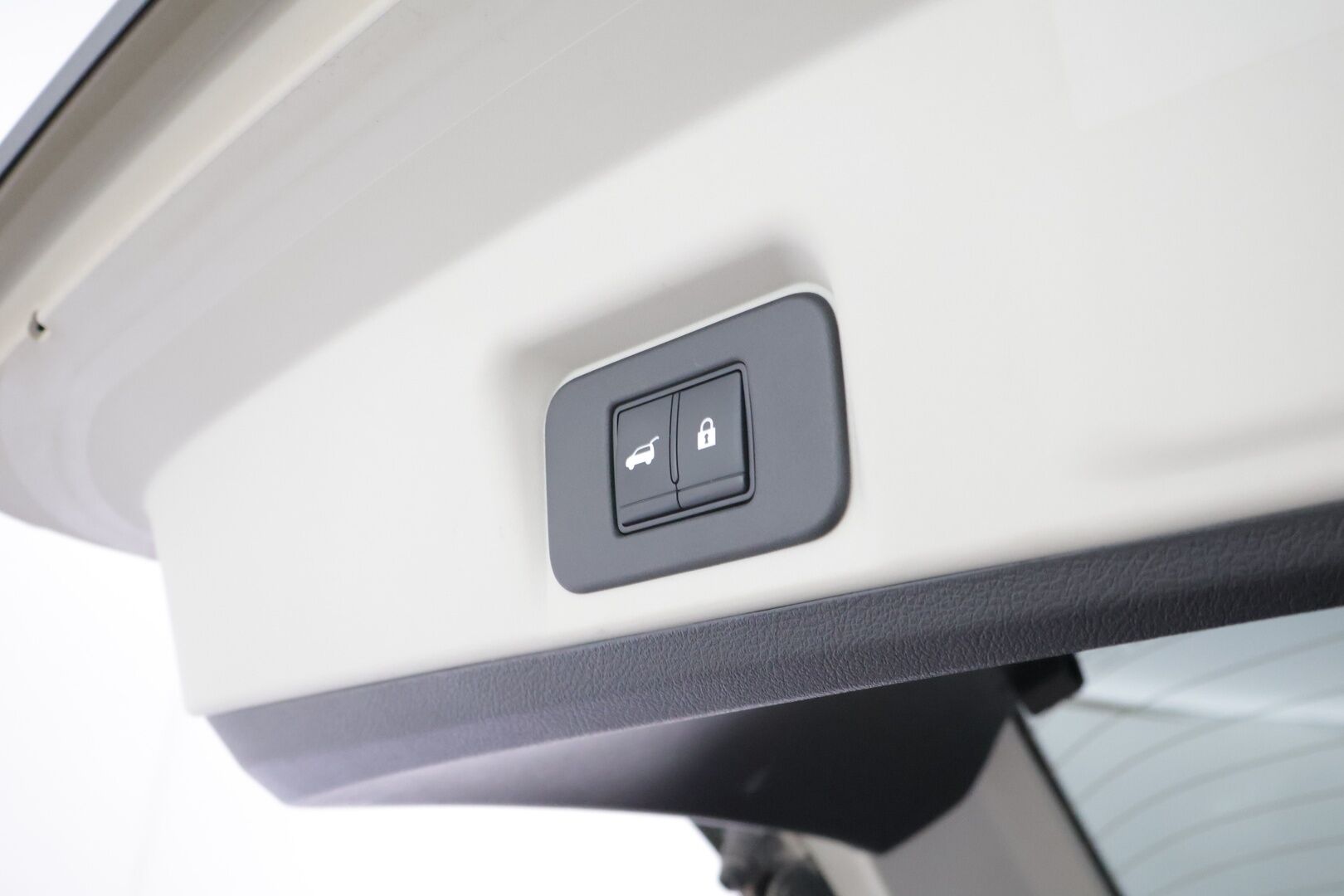 Nissan Ariya 2022 87kWh Evolve - Adapt. Vakkari / HUD / Panorama / Bose / 360° Kamera / Ilmastoidut Muistipenkit / Koukku / KeylessGo / Kaistavahti / Ratinlämmitin - KORKO VAIN 3,99 %