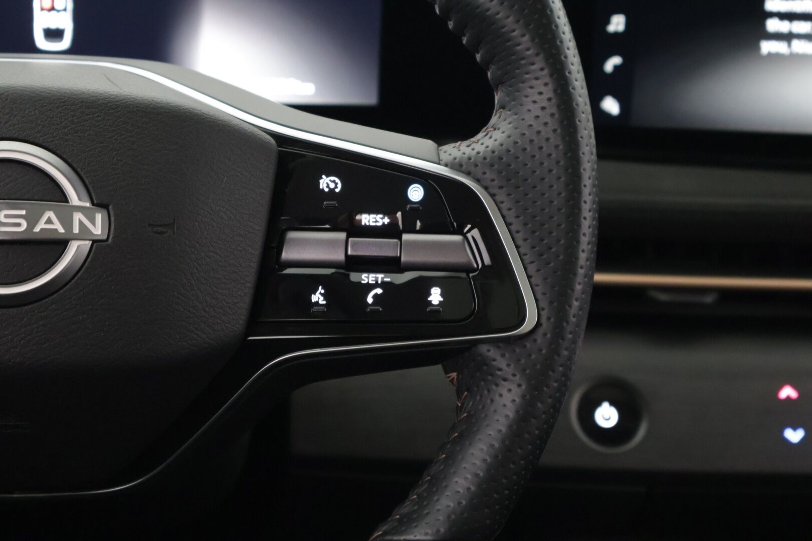 Nissan Ariya 2022 87kWh Evolve - Adapt. Vakkari / HUD / Panorama / Bose / 360° Kamera / Ilmastoidut Muistipenkit / Koukku / KeylessGo / Kaistavahti / Ratinlämmitin - KORKO VAIN 3,99 %