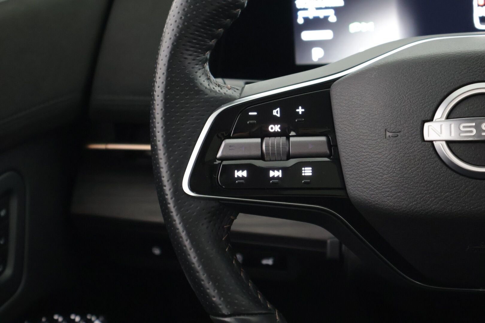 Nissan Ariya 2022 87kWh Evolve - Adapt. Vakkari / HUD / Panorama / Bose / 360° Kamera / Ilmastoidut Muistipenkit / Koukku / KeylessGo / Kaistavahti / Ratinlämmitin - KORKO VAIN 3,99 %