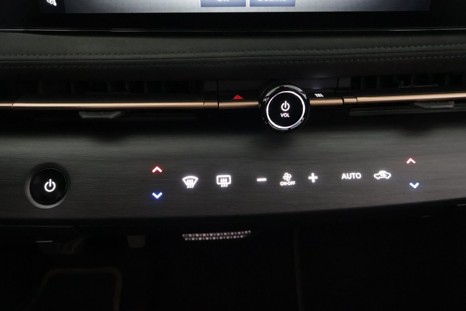 Nissan Ariya 2022 87kWh Evolve - Adapt. Vakkari / HUD / Panorama / Bose / 360° Kamera / Ilmastoidut Muistipenkit / Koukku / KeylessGo / Kaistavahti / Ratinlämmitin - KORKO VAIN 3,99 %