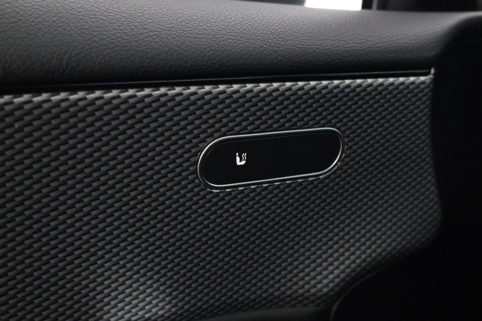 Mercedes-Benz A 2022 180 A Suomi Edition *Widescreen / Lohko /  P.Kamera / LED / Sporttipenkit / Kaistavahti* - *Vakkari / Suomi-auto / Puolinahat / 2x Renkaat ja vanteet!*