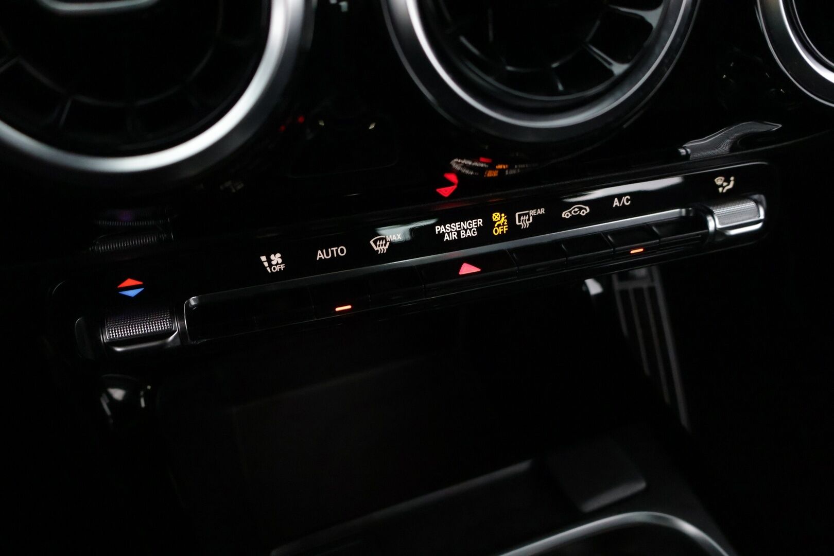 Mercedes-Benz A 2022 180 A Suomi Edition / Digimittari / Kaistavahti / P- Kamera / LED - Vakkari / Suomi-auto / Bluetooth / Puolnahka penkit / - HULLU BLACKWEEK KORKOTARJOUS 2,49%