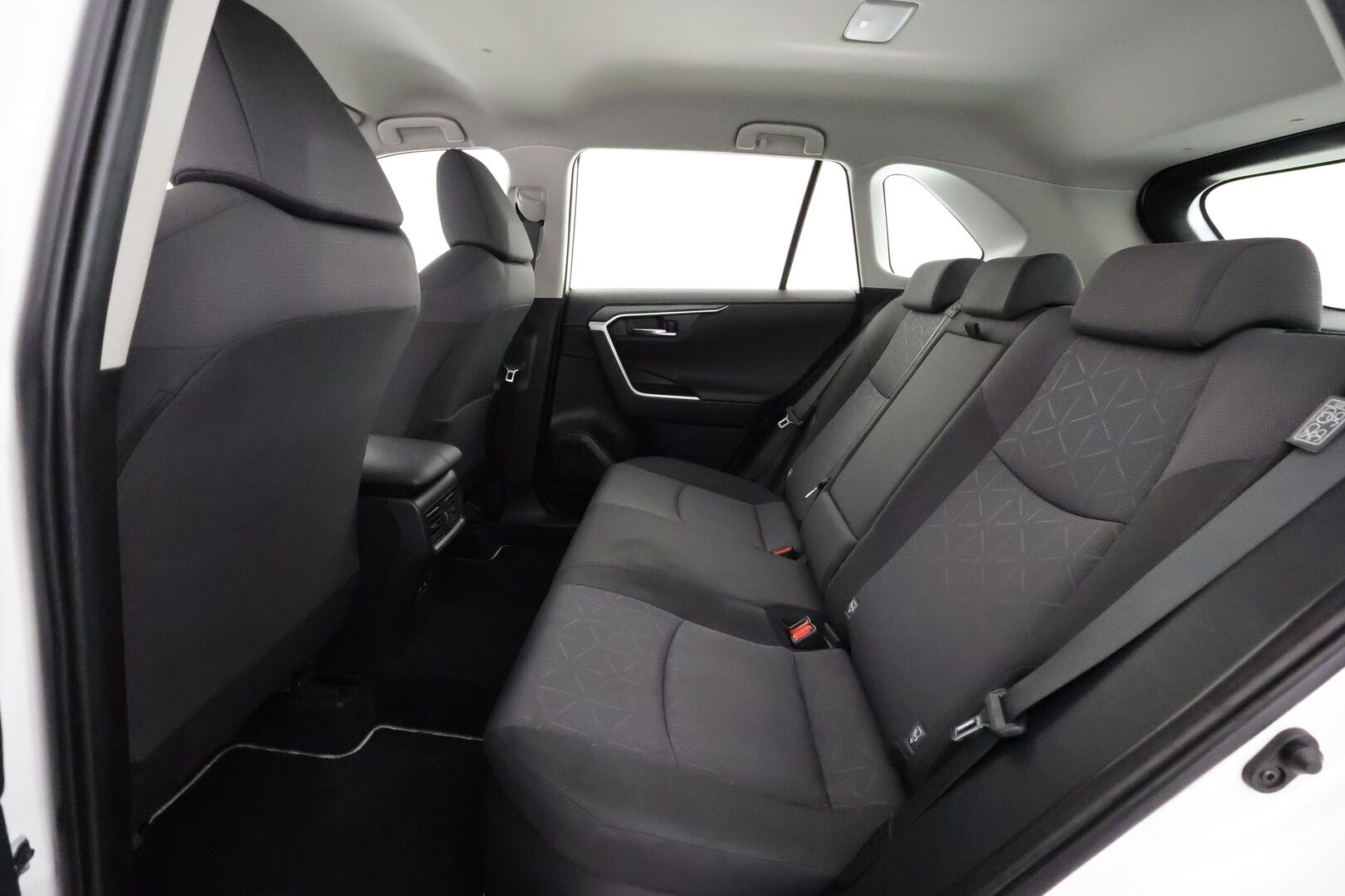 Toyota RAV4 2022 2,5 Hybrid Business Edition - | ACC | LED | P.Kamera | Navi | Kaistavahti | Keyless | Apple&Android | Sisätilanlämmitin | Ratinlämmitys | Merkkihuollot | Kahdet renkaat | 1-om Suomi-auto |