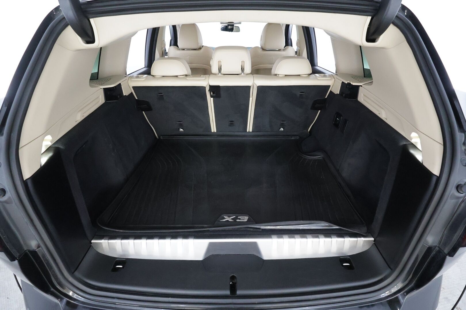BMW X3 2023 G01 xDrive 30e A Charged Edition * Vakkari / P.kamera / Koukku / Hifi / Sporttinahat / Sähköluukku / LED / Navi * - 1.Om Suomi-auto / Akku kuntotarkastettu SoH 91,3% / Kahdet renkaat aluvanteilla 