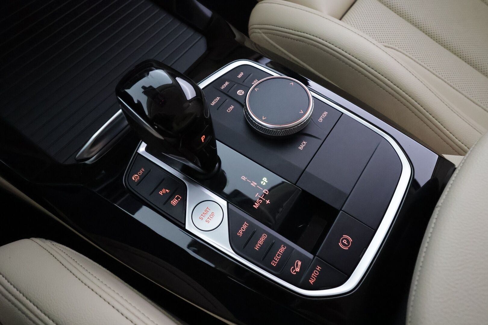 BMW X3 2023 G01 xDrive 30e A Charged Edition * Vakkari / P.kamera / Koukku / Hifi / Sporttinahat / Sähköluukku / LED / Navi * - 1.Om Suomi-auto / Akku kuntotarkastettu SoH 91,3% / Kahdet renkaat aluvanteilla 