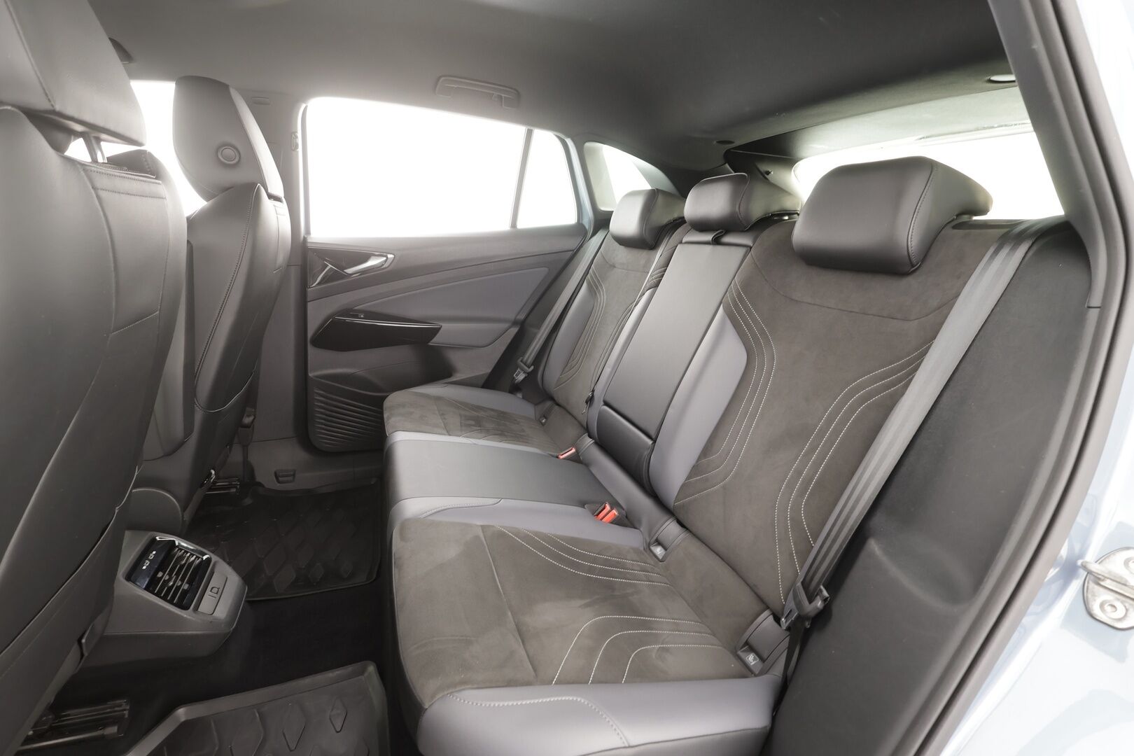 Volkswagen ID.4 2023 Pro FastLane 128 kW,  akku 77 kWh - | ACC | ILP | Koukku | LED | Puolinahat | P.kamera | keyless | Apple&Android | 1.Om Suomi-auto | Kahdet Renkaat | Merkkihuollettu |