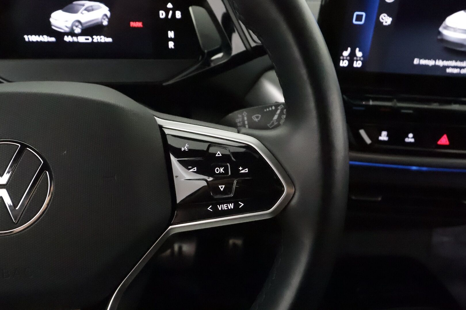 Volkswagen ID.4 2023 Pro Performance 150 kW **Lämpöpumppu / Koukku / Adapt.Vakkari / Matrix-LED / 360° / Hierovat Sportpenkit Muistilla** - 1-om Suomi-auto / Kahdet Renkaat