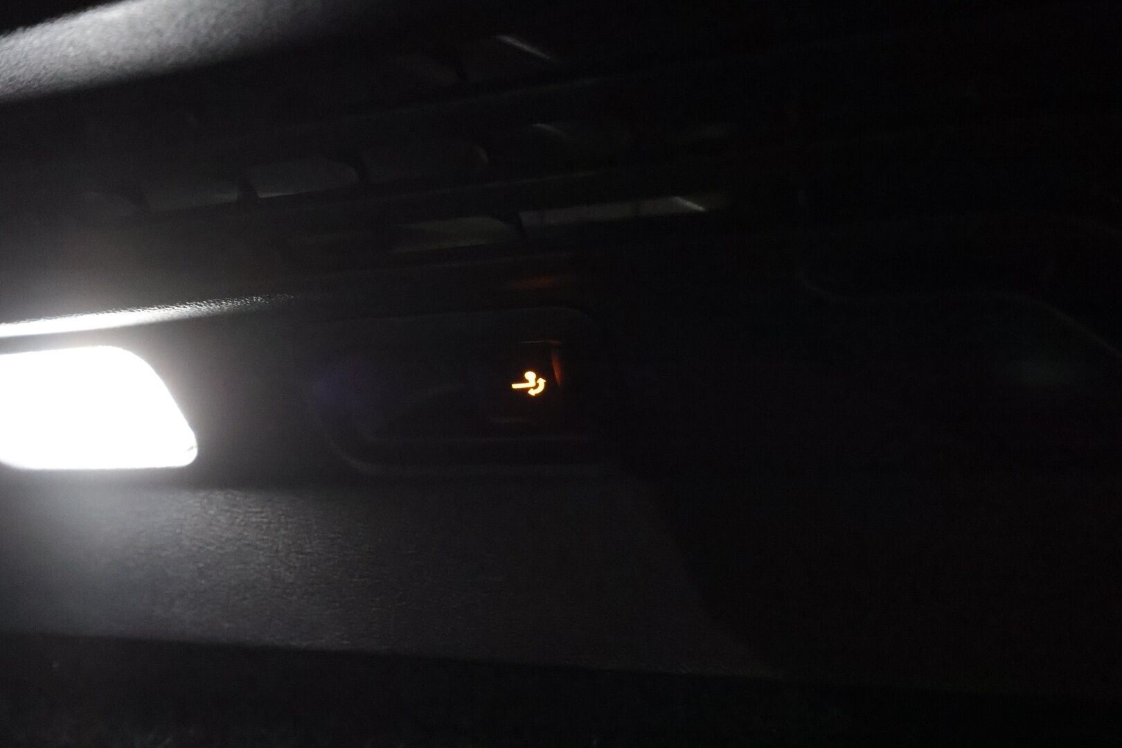 Volkswagen ID.4 2023 Pro Performance 150 kW **Lämpöpumppu / Koukku / Adapt.Vakkari / Matrix-LED / 360° / Hierovat Sportpenkit Muistilla** - 1-om Suomi-auto / Kahdet Renkaat
