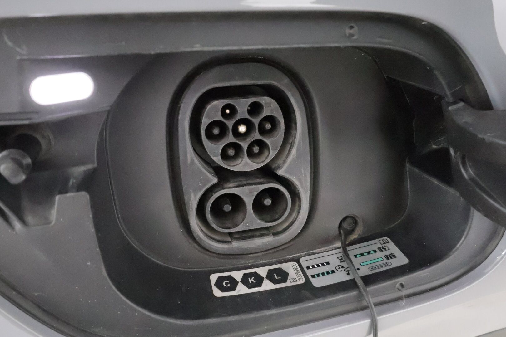 Volkswagen ID.4 2023 Pro Performance 150 kW **Lämpöpumppu / Koukku / Adapt.Vakkari / Matrix-LED / 360° / Hierovat Sportpenkit Muistilla** - 1-om Suomi-auto / Kahdet Renkaat