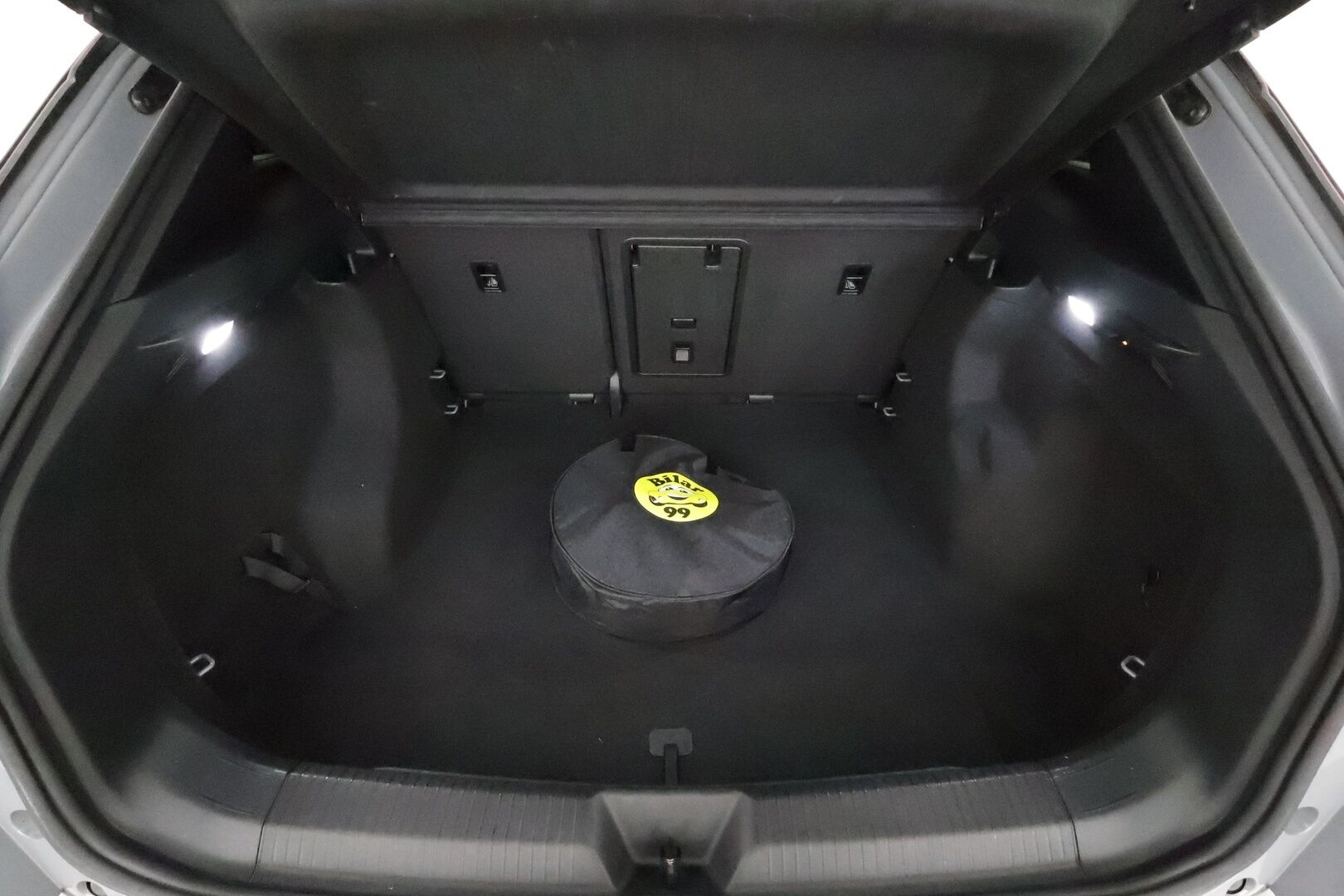 Volkswagen ID.4 2023 Pro Performance 150 kW **Lämpöpumppu / Koukku / Adapt.Vakkari / Matrix-LED / 360° / Hierovat Sportpenkit Muistilla** - 1-om Suomi-auto / Kahdet Renkaat