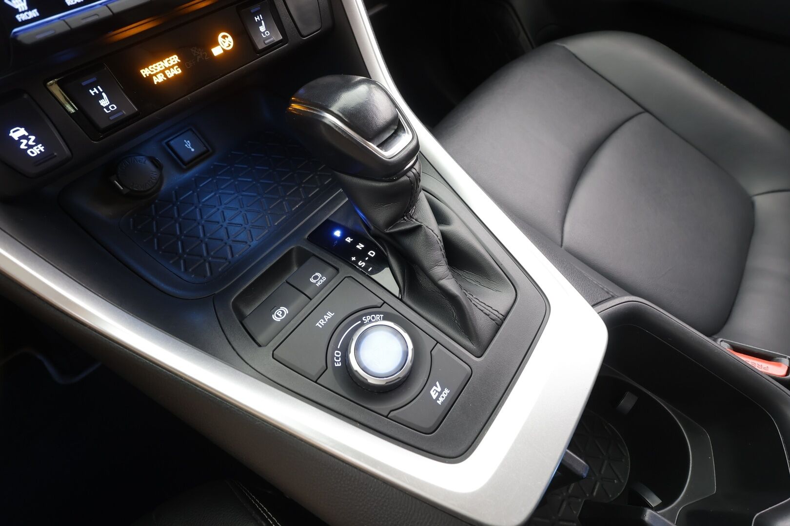 Toyota RAV4 2022 2,5 Hybrid AWD-i Premium - | ACC | Koukku | Lohko+Sisä | P.Kamera | Muistipenkki | LED | Nahat | Sähköluukku | Ratinlämmitin | Apple&Android | Keyless | ALV | Kahdet renkaat aluvanteilla | 
